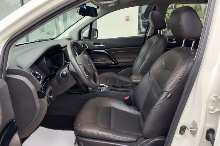 Used GAC Trumpchi GS4 2016 235T G-DCT Elite Edition Interior 4