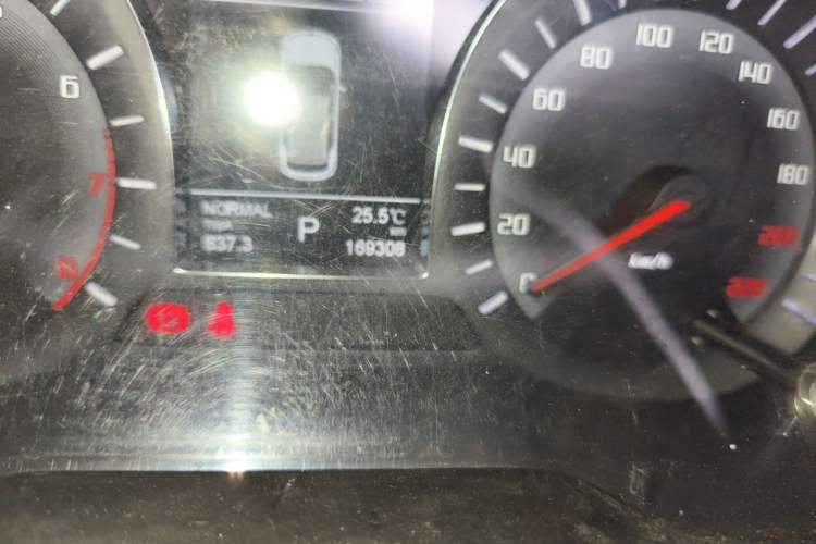 Used GAC Trumpchi GS4 2016 235T G-DCT Elite Edition Odometer Close Up