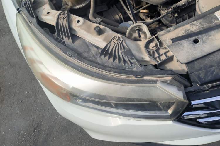 Used GAC Trumpchi GS4 2016 235T Manual Luxury Edition Right Front Headlight
