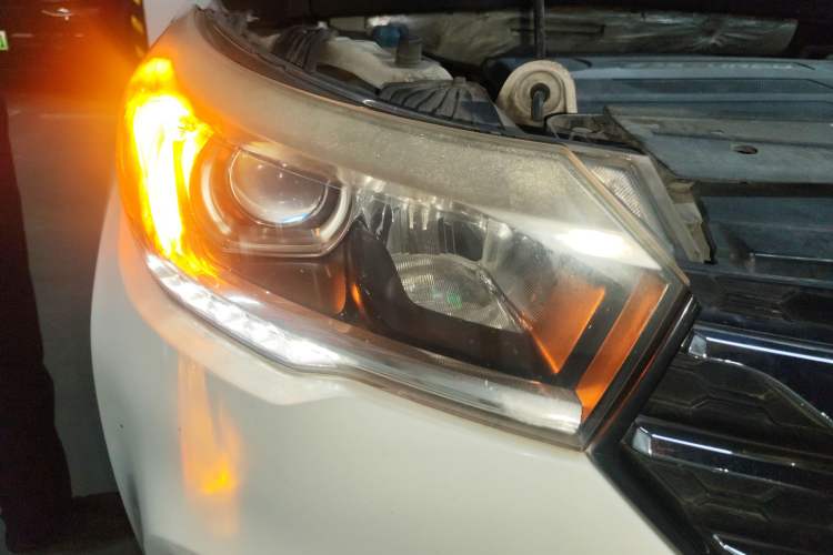 Used GAC Trumpchi GS4 2016 235T Manual Luxury Edition Right Front Headlight