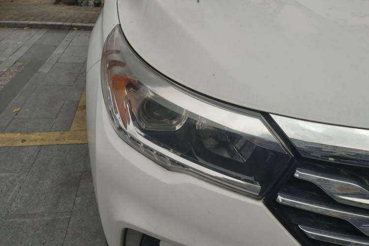 Used GAC Trumpchi GS4 2016 235T Manual Luxury Edition Right Front Headlight