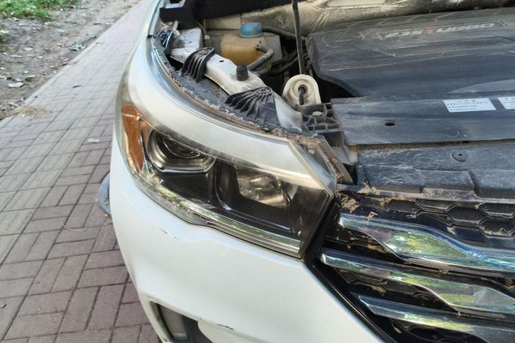 Used GAC Trumpchi GS4 2016 235T Manual Luxury Edition Right Front Headlight