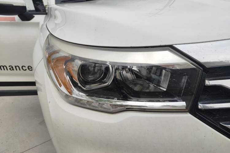 Used GAC Trumpchi GS4 2016 235T Manual Luxury Edition Right Front Headlight