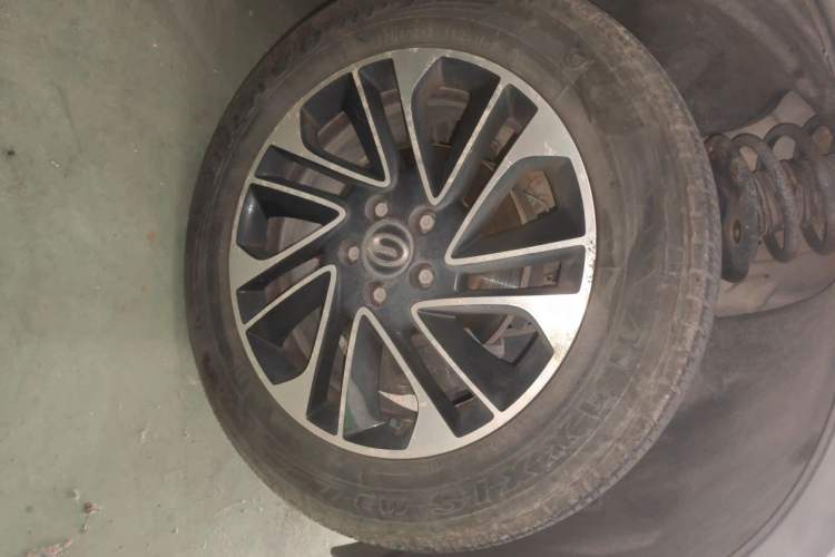 Used GAC Trumpchi GS4 2016 235T G-DCT Elite Edition Right Front Wheel Hub