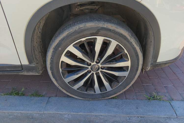 Used GAC Trumpchi GS4 2016 235T Manual Luxury Edition Right Front Wheel Hub