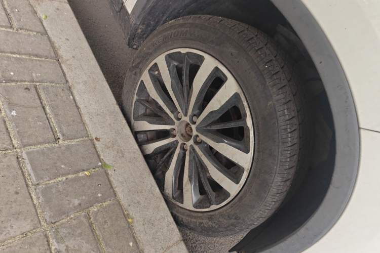 Used GAC Trumpchi GS4 2016 235T Manual Luxury Edition Right Front Wheel Hub
