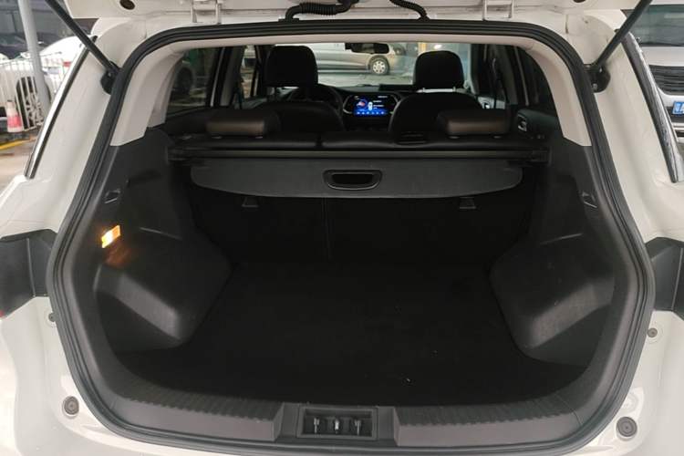 Used GAC Trumpchi GS4 2016 235T G-DCT Elite Edition Trunk