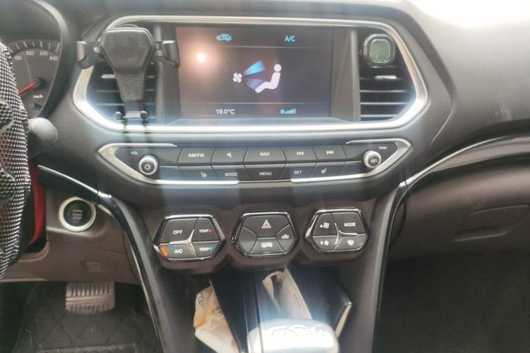Used GAC Trumpchi GS4 2016 235T G-DCT Luxury Edition Audio And AC Panel