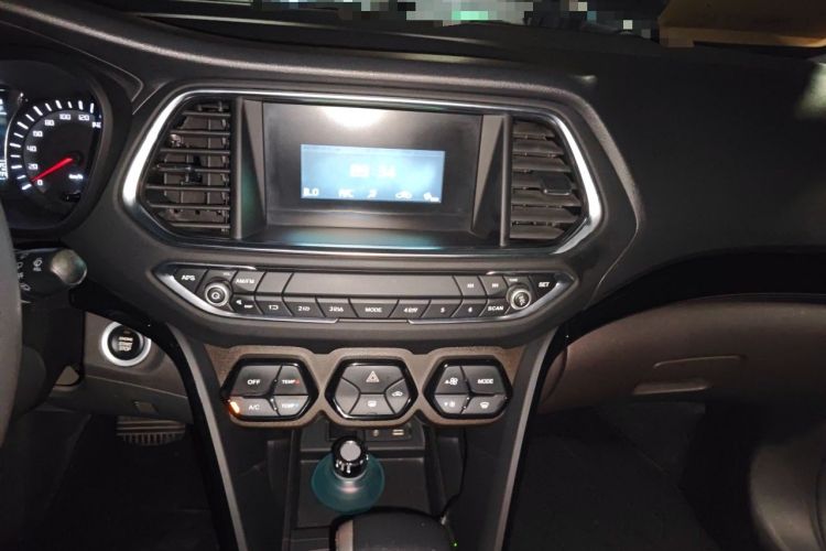 Used GAC Trumpchi GS4 2016 235T G-DCT Elite Edition Audio And AC Panel