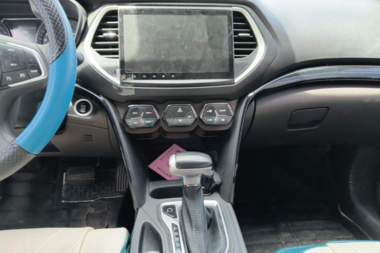 Used GAC Trumpchi GS4 2016 235T G-DCT Elite Edition Audio And AC Panel