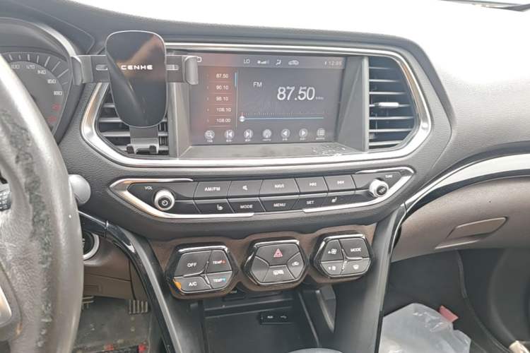 Used GAC Trumpchi GS4 2016 235T G-DCT Luxury Edition Audio And AC Panel