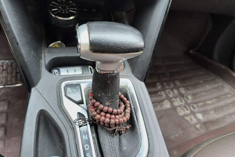 Used GAC Trumpchi GS4 2016 235T G-DCT Luxury Edition Gear Lever