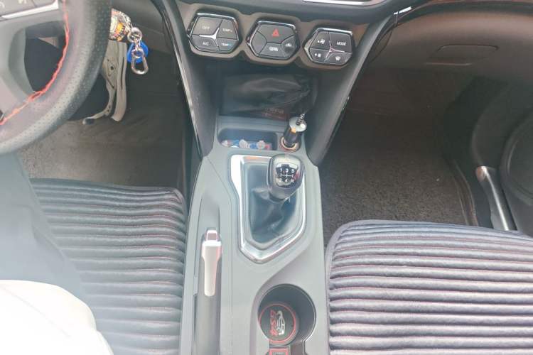 Used GAC Trumpchi GS4 2016 235T Manual Luxury Edition Gear Lever