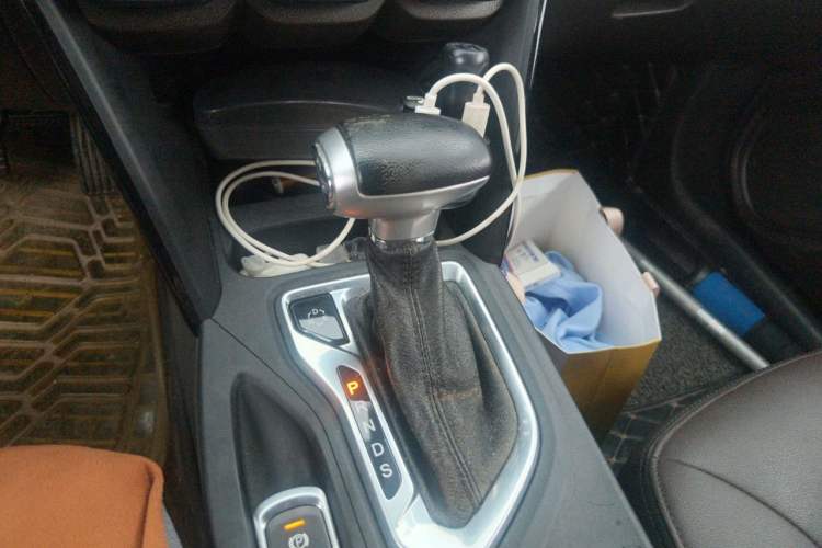 Used GAC Trumpchi GS4 2016 235T G-DCT Luxury Edition Gear Lever