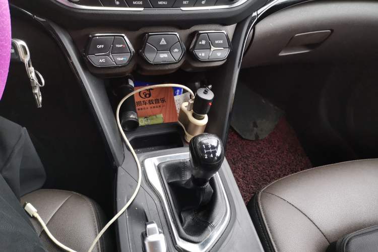 Used GAC Trumpchi GS4 2016 235T Manual Luxury Edition Gear Lever