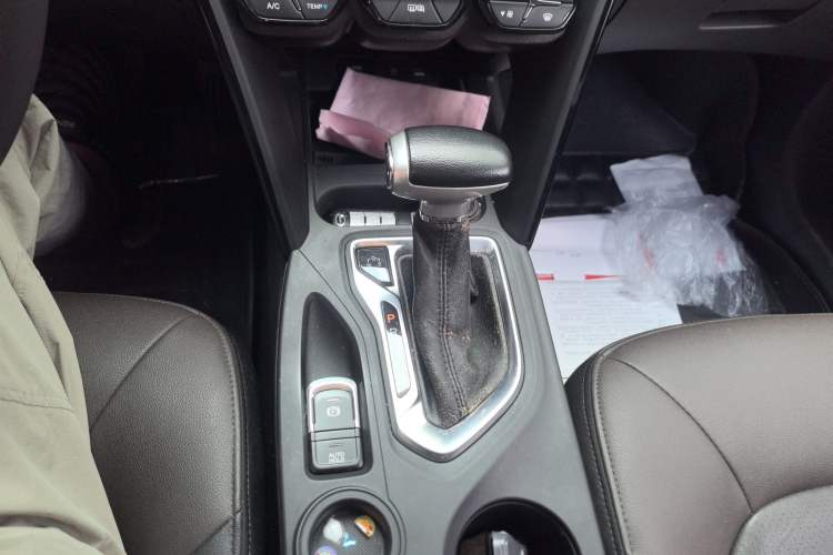 Used GAC Trumpchi GS4 2016 235T G-DCT Luxury Edition Gear Lever