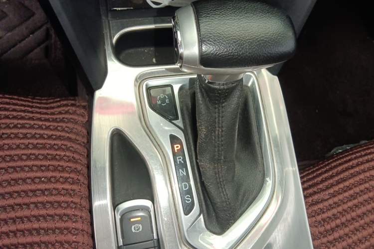 Used GAC Trumpchi GS4 2016 235T G-DCT Luxury Edition Gear Lever