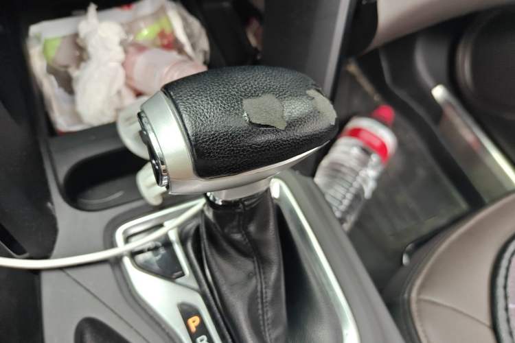 Used GAC Trumpchi GS4 2016 235T G-DCT Luxury Edition Gear Lever