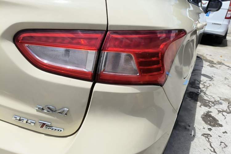 Used GAC Trumpchi GS4 2016 235T G-DCT Elite Edition Right Rear Taillight