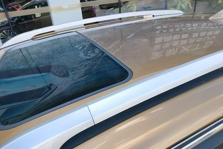 Used GAC Trumpchi GS4 2016 235T Manual Luxury Edition Roof