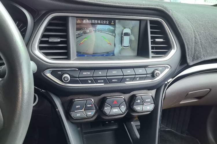 Used GAC Trumpchi GS4 2017 235T Automatic Two-Wheel Drive Luxury Smart Connectivity Version Audio And AC Panel