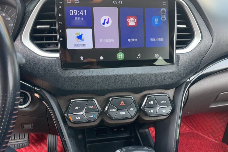 Used GAC Trumpchi GS4 2017 235T Automatic Two-Wheel Drive Luxury Smart Connectivity Version Audio And AC Panel