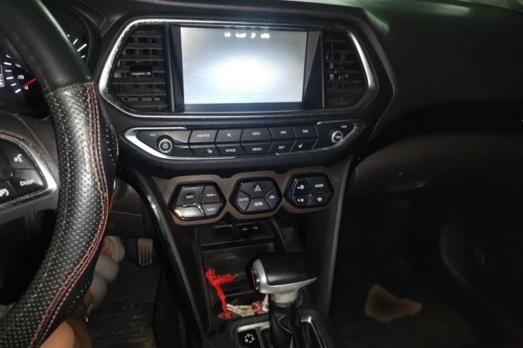 Used GAC Trumpchi GS4 2017 235T Automatic Two-Wheel Drive Luxury Smart Connectivity Version Audio And AC Panel
