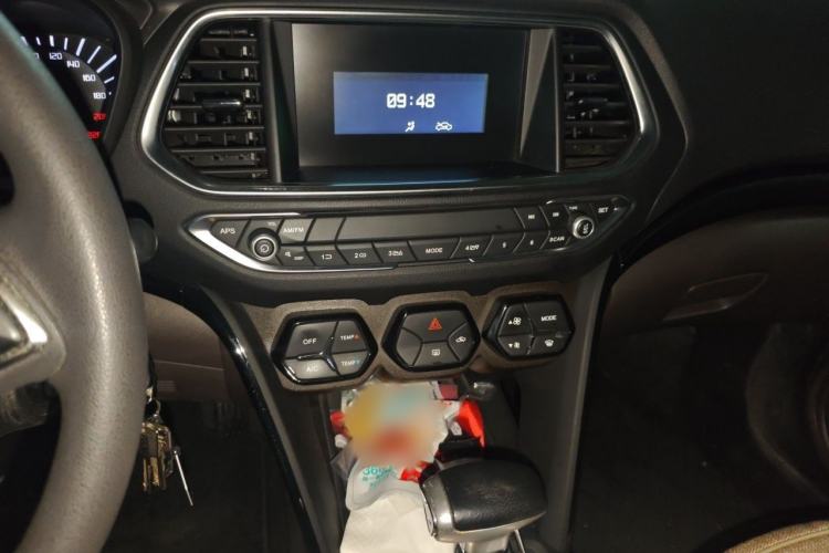 Used GAC Trumpchi GS4 2017 200T G-DCT Two-Wheel Drive Comfort Edition Audio And AC Panel