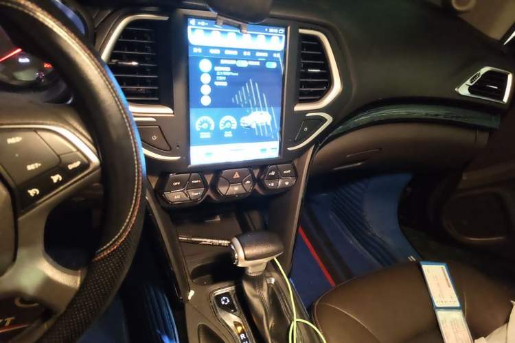 Used GAC Trumpchi GS4 2017 235T Automatic Two-Wheel Drive Elite Edition Audio And AC Panel