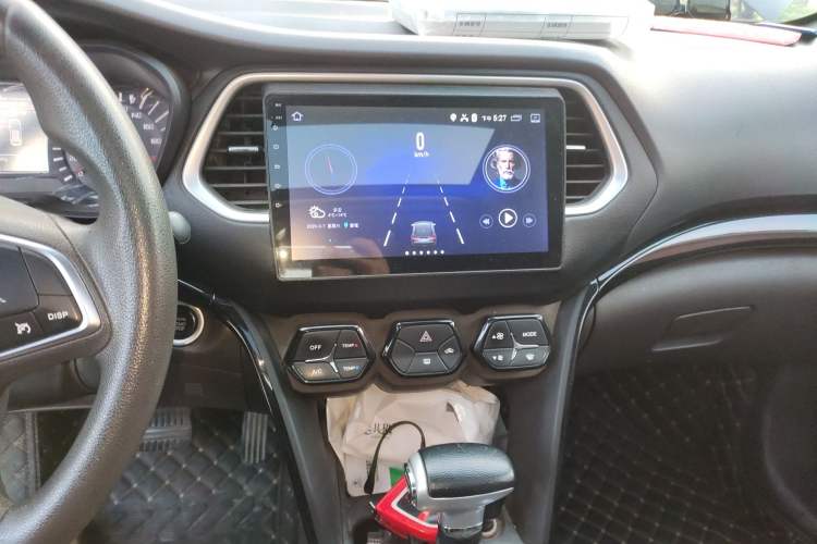 Used GAC Trumpchi GS4 2017 235T Automatic Two-Wheel Drive Elite Edition Audio And AC Panel