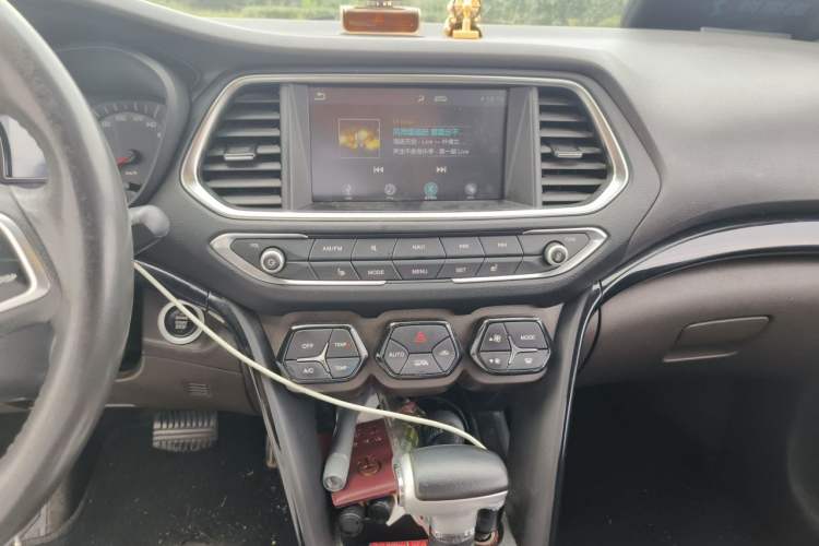 Used GAC Trumpchi GS4 2017 235T Automatic Two-Wheel Drive Luxury Smart Connectivity Version Audio And AC Panel