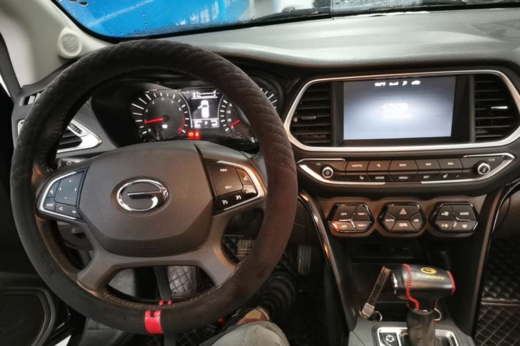 Used GAC Trumpchi GS4 2017 235T Automatic Two-Wheel Drive Luxury Smart Connectivity Version Center Console