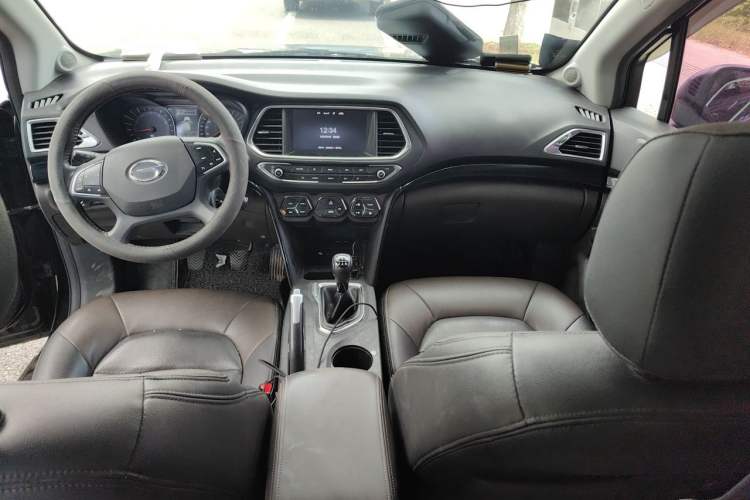 Used GAC Trumpchi GS4 2017 235T Manual Two-Wheel Drive Luxury Edition Center Console