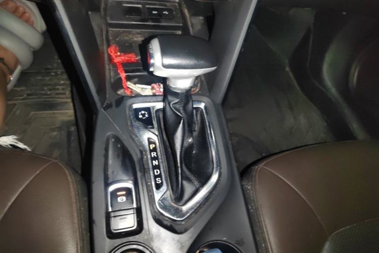 Used GAC Trumpchi GS4 2017 235T Automatic Two-Wheel Drive Luxury Smart Connectivity Version Gear Lever