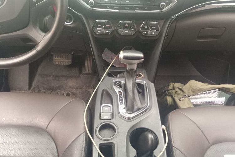 Used GAC Trumpchi GS4 2017 235T Automatic Two-Wheel Drive Luxury Smart Connectivity Version Gear Lever