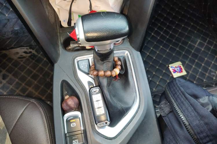 Used GAC Trumpchi GS4 2017 235T Automatic Two-Wheel Drive Elite Edition Gear Lever