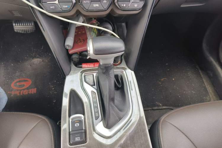 Used GAC Trumpchi GS4 2017 235T Automatic Two-Wheel Drive Luxury Smart Connectivity Version Gear Lever