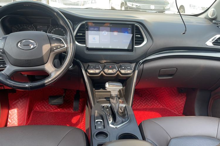 Used GAC Trumpchi GS4 2017 235T Automatic Two-Wheel Drive Luxury Smart Connectivity Version Interior 3