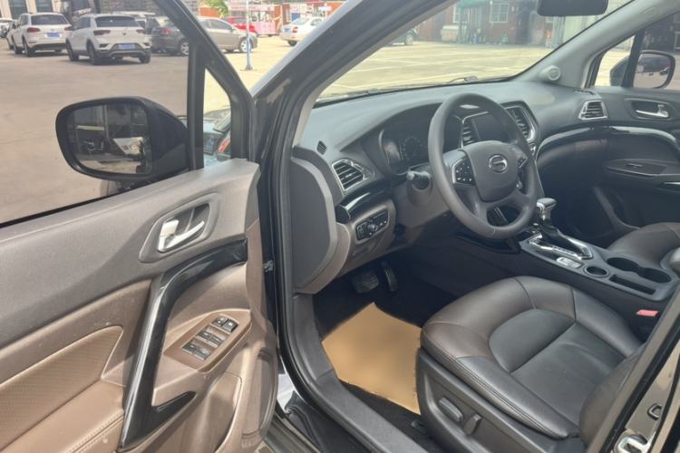 Used GAC Trumpchi GS4 2017 235T Automatic Two-Wheel Drive Luxury Smart Connectivity Version Interior 3