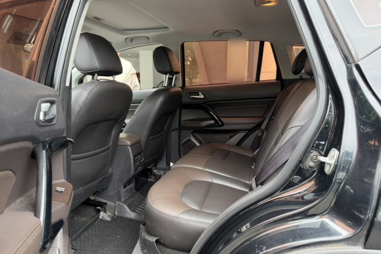 Used GAC Trumpchi GS4 2017 200T G-DCT Two-Wheel Drive Elite Edition Interior 3