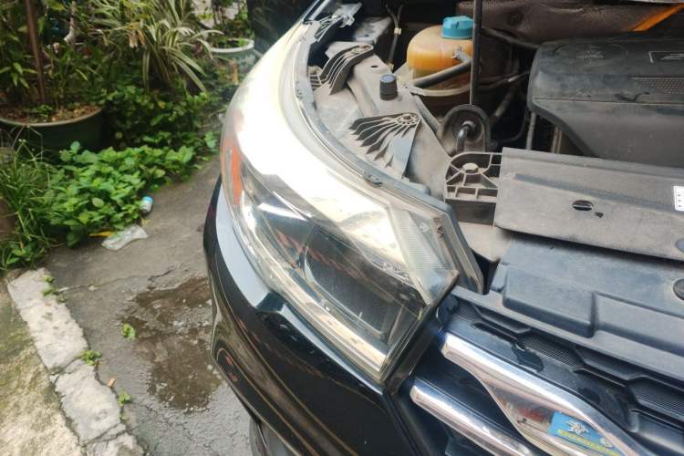 Used GAC Trumpchi GS4 2017 235T Automatic Two-Wheel Drive Luxury Smart Connectivity Version Right Front Headlight