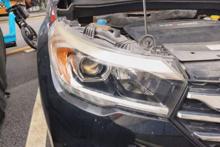 Used GAC Trumpchi GS4 2017 235T Automatic Two-Wheel Drive Luxury Smart Connectivity Version Right Front Headlight