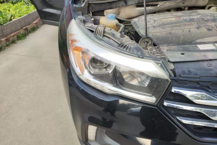 Used GAC Trumpchi GS4 2017 235T Automatic Two-Wheel Drive Elite Edition Right Front Headlight