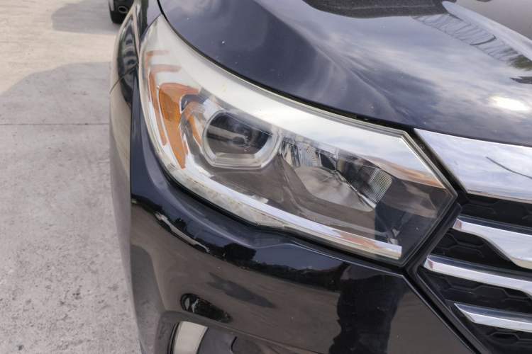 Used GAC Trumpchi GS4 2017 235T Automatic Two-Wheel Drive Luxury Smart Connectivity Version Right Front Headlight