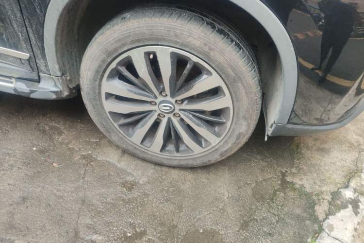 Used GAC Trumpchi GS4 2017 235T Automatic Two-Wheel Drive Luxury Smart Connectivity Version Right Front Wheel Hub