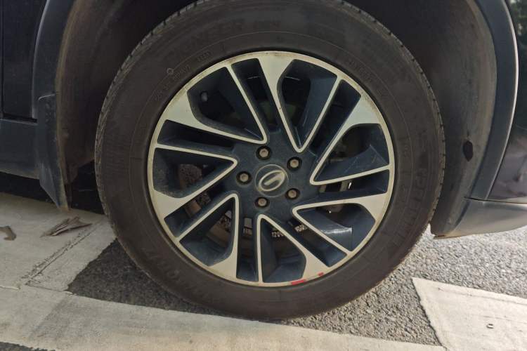 Used GAC Trumpchi GS4 2017 235T Automatic Two-Wheel Drive Elite Edition Right Front Wheel Hub