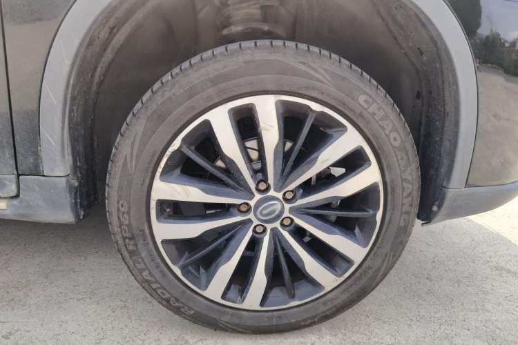 Used GAC Trumpchi GS4 2017 235T Automatic Two-Wheel Drive Luxury Smart Connectivity Version Right Front Wheel Hub