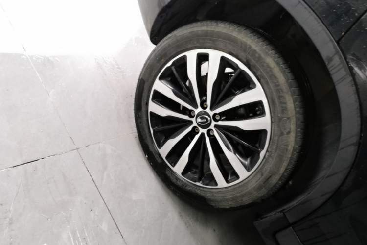 Used GAC Trumpchi GS4 2017 235T Automatic Two-Wheel Drive Luxury Smart Connectivity Version Right Rear Wheel Hub