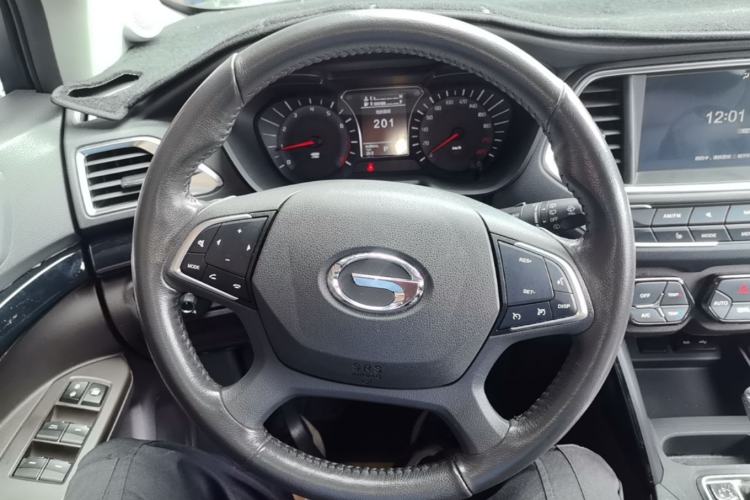 Used GAC Trumpchi GS4 2017 235T Automatic Two-Wheel Drive Luxury Smart Connectivity Version Steering Wheel