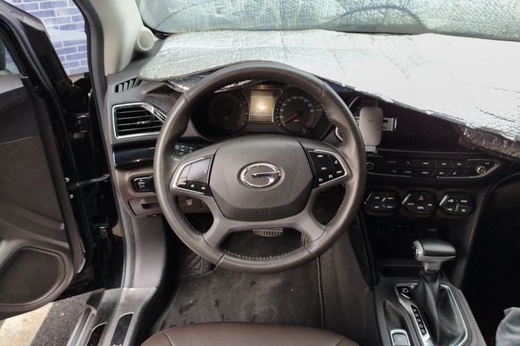 Used GAC Trumpchi GS4 2017 235T Automatic Two-Wheel Drive Luxury Smart Connectivity Version Steering Wheel